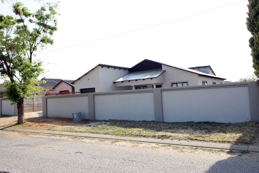 3 Bedroom Property for Sale in Riebeeckstad Free State